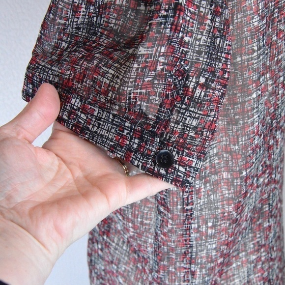 Semi-Sheer Abstract Print Short Sleeve Button Down V Neck Blouse, Size Large NEW - Picture 7 of 9